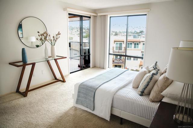 8110 El Paseo Grande, La Jolla CA: https://media.crmls.org/mediaz/e1b4ff2f-0e4d-4a75-8e8e-572ed1641539.jpg