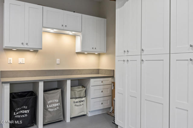464 W Avenida De Las Flores, Thousand Oaks CA: https://media.crmls.org/mediaz/e1b57f96-f22c-4c2d-9e8c-ca4f816d9ee1.jpg