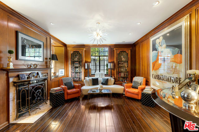 601 Woodruff Avenue, Los Angeles CA: https://media.crmls.org/mediaz/e1b5c815-4bd4-471e-a59f-c12f4d7ef4f4.jpg