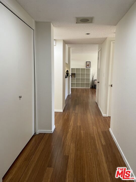 600 W 9th Street, Los Angeles CA: https://media.crmls.org/mediaz/e1b5e2b9-21e9-45c3-9c8d-cc784fb7b6ec.jpg