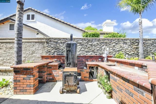Image 36 of 38 For 2616 Sutter Street