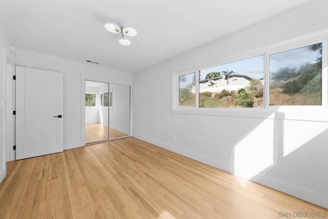 198 Croydon Ln, El Cajon CA: https://media.crmls.org/mediaz/e1b6b875-6f84-4e86-8dde-ad6f8c8cc3d6.jpg