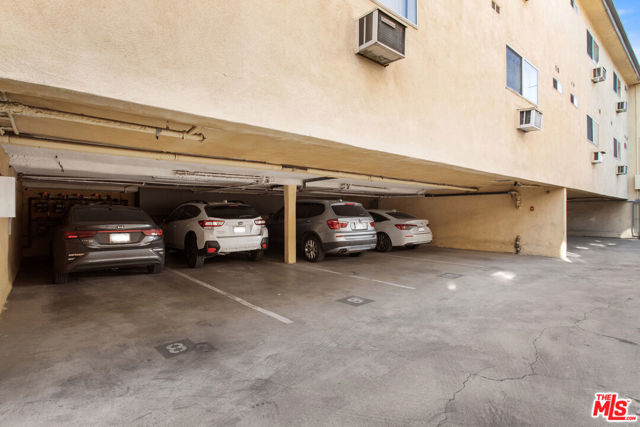 721 W 30th Street, Los Angeles CA: https://media.crmls.org/mediaz/e1b6be7a-1cbd-4a56-94cd-981588d6142d.jpg