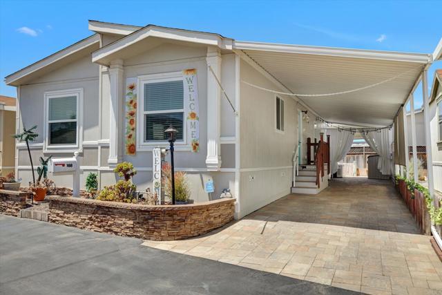 Detail Gallery Image 3 of 26 For 168 Roadrunner Ln, Oceanside,  CA 92057 - 2 Beds | 2 Baths