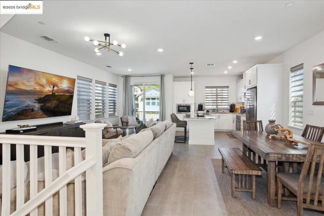 2712 Via Vicenza, San Ramon CA: https://media.crmls.org/mediaz/e1b7b934-a4be-484d-9466-7a6866a1261d.jpg