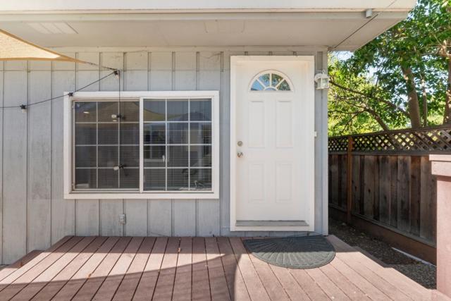 4 Athlone Way, Menlo Park CA: https://media.crmls.org/mediaz/e1b82386-7fe1-40e3-8480-b65bc595b707.jpg
