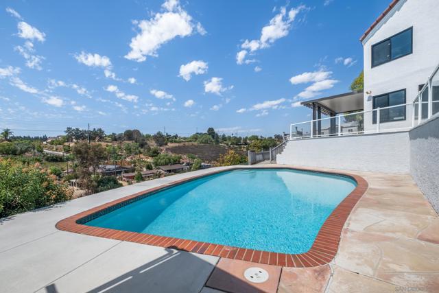 15032 Heath Dr, Poway CA: https://media.crmls.org/mediaz/e1b85ad1-3be4-4071-8429-0d2fc8ac4414.jpg