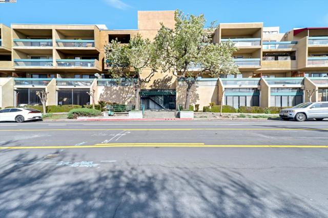 1771 Broadway Street, Concord CA: https://media.crmls.org/mediaz/e1b88540-0837-440b-9a67-43032db32b6b.jpg