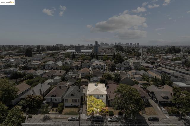 747 St, Oakland CA: https://media.crmls.org/mediaz/e1b88fb7-6a41-49a3-b054-1f4dee5c44a1.jpg