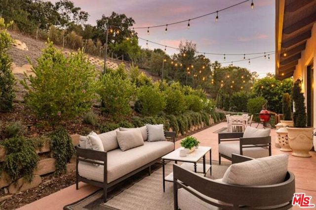 Private & quiet back patio