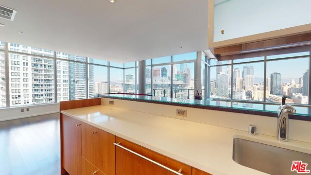 1155 S Grand Avenue, Los Angeles CA: https://media.crmls.org/mediaz/e1b909c8-77e2-43bc-97b5-66380441d1ef.jpg