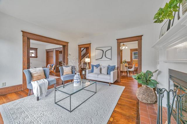 333 Waverley Street, Palo Alto CA: https://media.crmls.org/mediaz/e1b90e32-ce0d-401a-b956-e999745c7fc0.jpg
