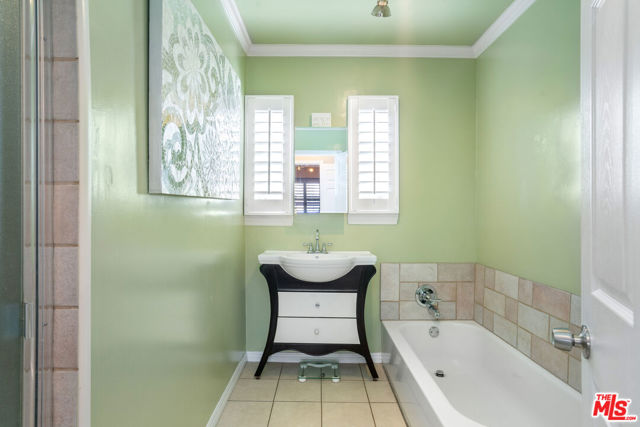 7815 S Halldale Avenue, Los Angeles CA: https://media.crmls.org/mediaz/e1b94ac9-cc19-4854-9df9-26811816e6a5.jpg