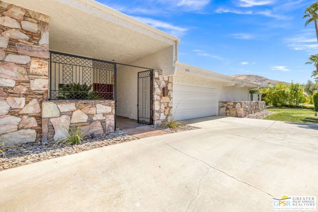 2130 S Toledo Avenue, Palm Springs CA: https://media.crmls.org/mediaz/e1b95cb7-49ed-4503-b006-a1db14686d89.jpg