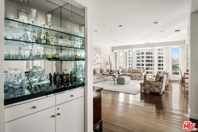 10580 Wilshire Boulevard, Los Angeles CA: https://media.crmls.org/mediaz/e1b960e9-cfa9-48df-930a-0e04f7c7fabb.jpg