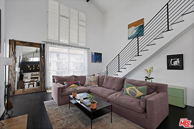 20 1/2 NORTHSTAR Street, Marina del Rey CA: https://media.crmls.org/mediaz/e1b97ba2-7299-4e77-88d9-12c2ead73bf6.jpg