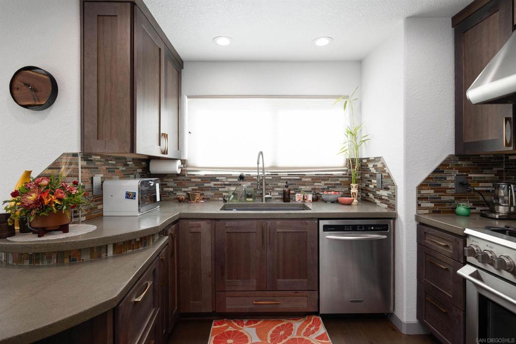 13947 Midland Rd. - photo 6