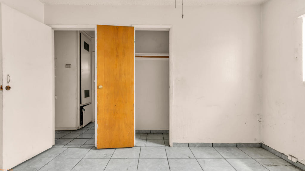 https://media.crmls.org/mediaz/e1b9b982-27fe-4a35-8480-07e10892ee1d.jpg?preset=X-Large