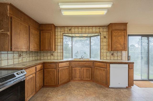 9066 Coker Road, Salinas CA: https://media.crmls.org/mediaz/e1ba23fe-35b3-426f-83ad-b88bf125e185.jpg