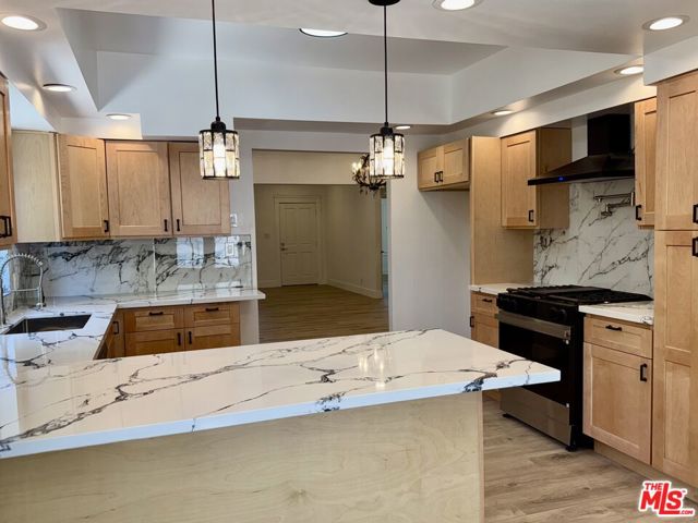 641 N Martel Avenue, Los Angeles CA: https://media.crmls.org/mediaz/e1ba26ac-c73c-40c3-a74a-f6d84f5712f5.jpg