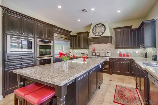 14190 Green Valley Ct, San Diego CA: https://media.crmls.org/mediaz/e1ba7a99-5eeb-4846-905e-50369a40fb71.jpg