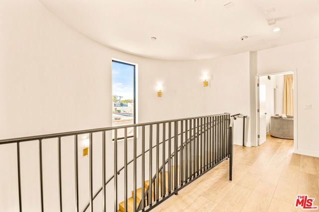 535 N Formosa Avenue, Los Angeles CA: https://media.crmls.org/mediaz/e1bb36f5-43ec-4ef0-9d3b-f261ed97fd6d.jpg