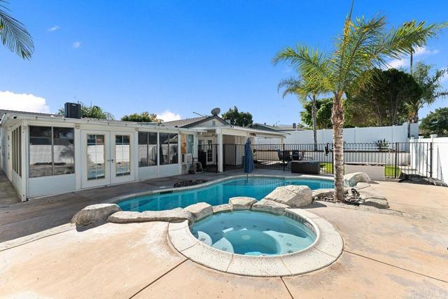 Detail Gallery Image 5 of 48 For 927 Cottonwood Ct, Corona,  CA 92879 - 5 Beds | 2 Baths