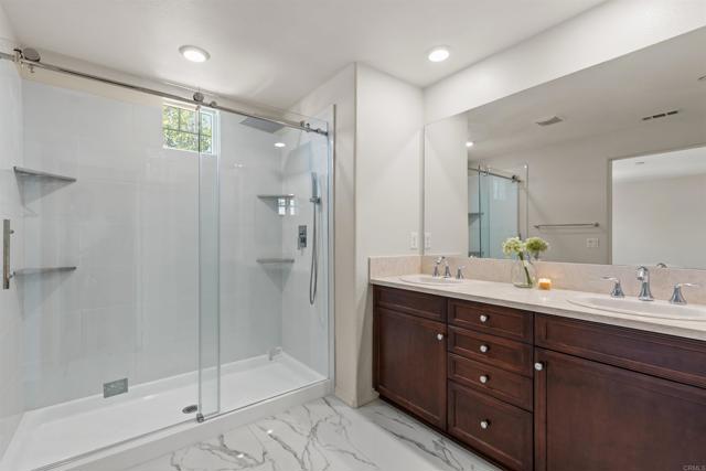 Detail Gallery Image 2 of 5 For 1514 Crown Ln #1,  Chula Vista,  CA 91915 - 4 Beds | 2 Baths
