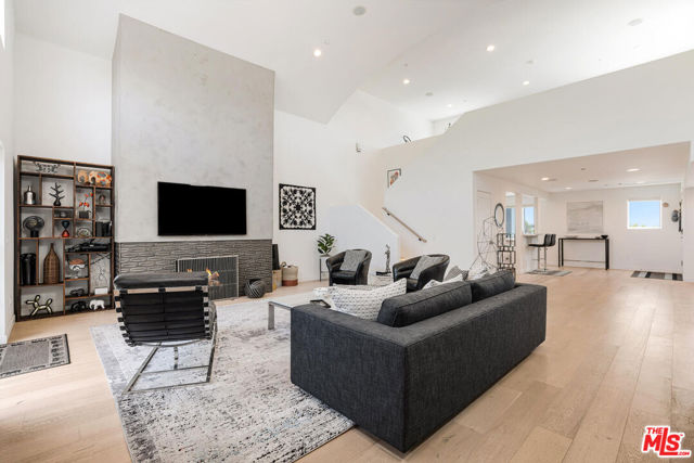 1212 Ocean Park Boulevard, 16 photo 4