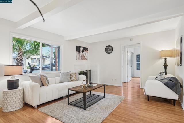 2838 Loma Vista Ave, Concord CA: https://media.crmls.org/mediaz/e1bc1794-db72-4a67-ad6c-1a2f8310720b.jpg