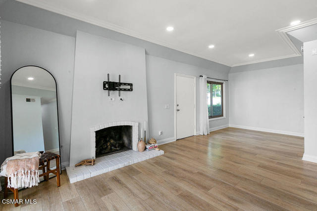 1778 E Avenida De Las Flores, Thousand Oaks CA: https://media.crmls.org/mediaz/e1bc3be2-0d76-45a0-ac2e-7a4b1d7aac8a.jpg