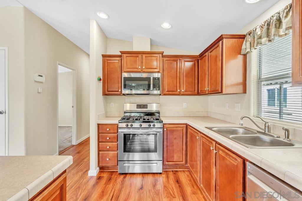 MLS #250039020SD image #10