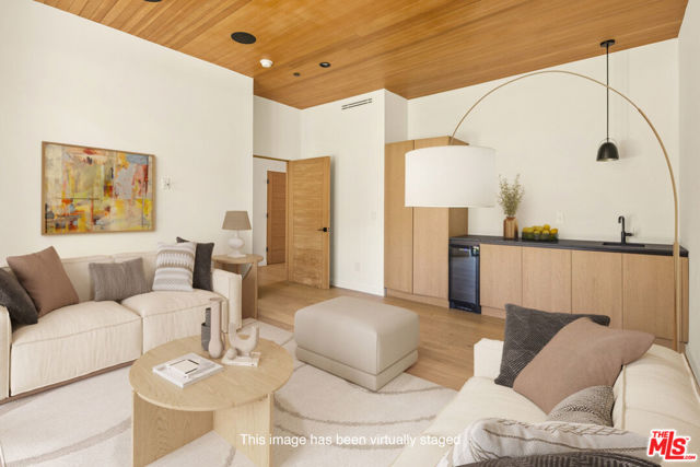436 N Plymouth Boulevard, Los Angeles CA: https://media.crmls.org/mediaz/e1bd969b-e3ed-48b4-8e57-c940e3af8e29.jpg
