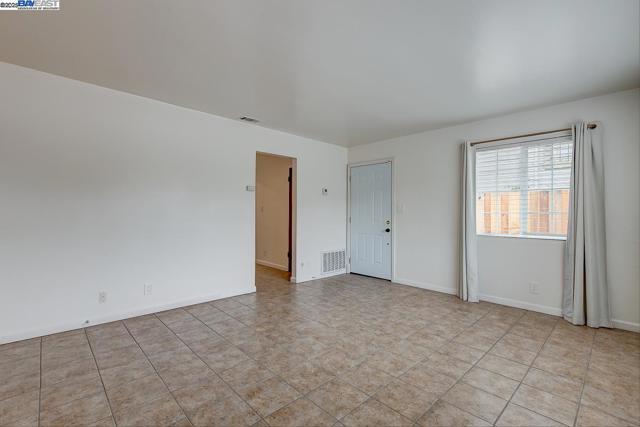 723 Apgar St, Oakland CA: https://media.crmls.org/mediaz/e1bda8a0-dd4a-49ae-ab73-ed126e7949f8.jpg