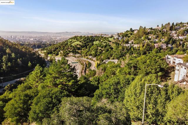0 Tunnel Rd, Oakland CA: https://media.crmls.org/mediaz/e1bde843-7d05-4143-96ea-6601971f5f89.jpg