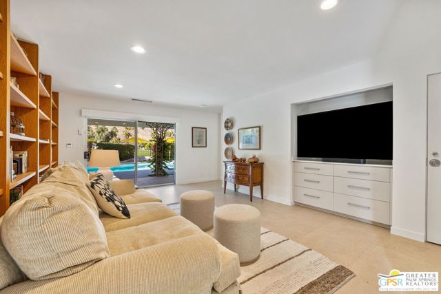 2367 S Yosemite Drive, Palm Springs CA: https://media.crmls.org/mediaz/e1be38de-9910-4d23-b7eb-0cd2963785d0.jpg