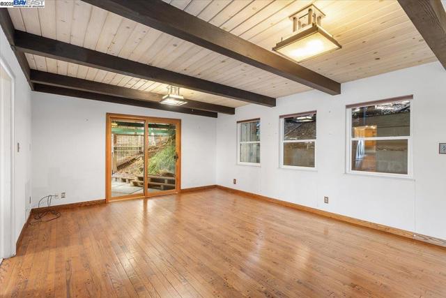 3491 Middleton Ave, Castro Valley CA: https://media.crmls.org/mediaz/e1be425b-a013-4438-beac-b20b3e1fbd7b.jpg