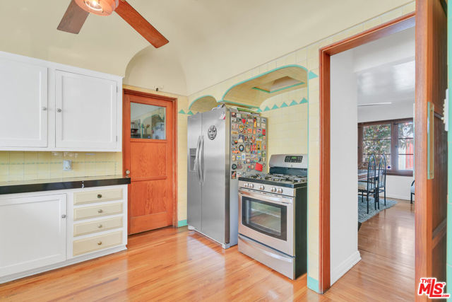 4183 6th Avenue, Los Angeles CA: https://media.crmls.org/mediaz/e1be4da0-04f8-4cd8-93e9-799d68508bff.jpg