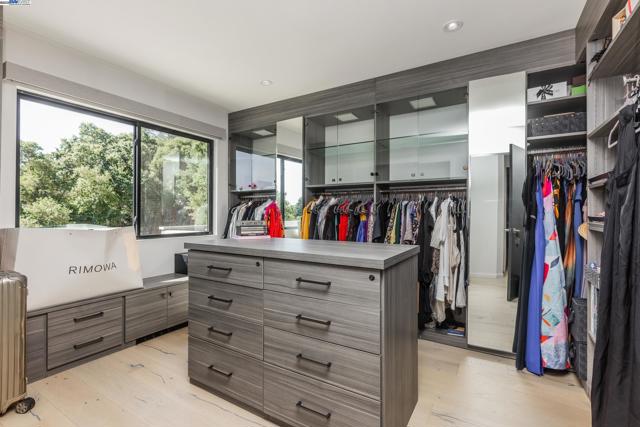 5 Sky Terrace, Danville CA: https://media.crmls.org/mediaz/e1be70e5-a0fa-46ff-9e48-85b5b12877bf.jpg
