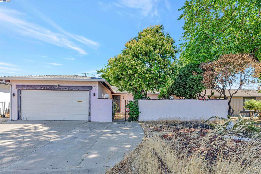 1228 Buchanan