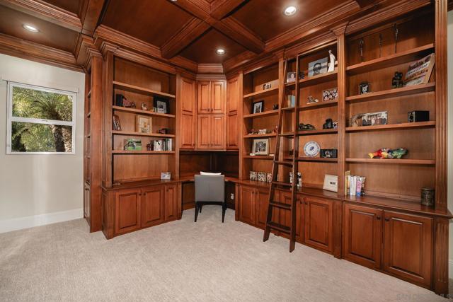 4703 Briana Ct, Fallbrook CA: https://media.crmls.org/mediaz/e1bf1d59-274e-4207-8d74-ebb9e83eb6c8.jpg