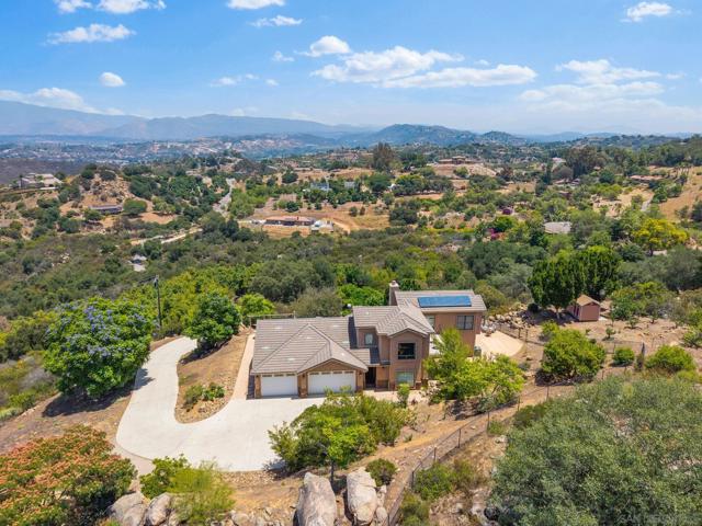 12443 Mirar De Valle, Valley Center CA: https://media.crmls.org/mediaz/e1bf26d3-67c8-43dd-ab77-e23c1b74435e.jpg