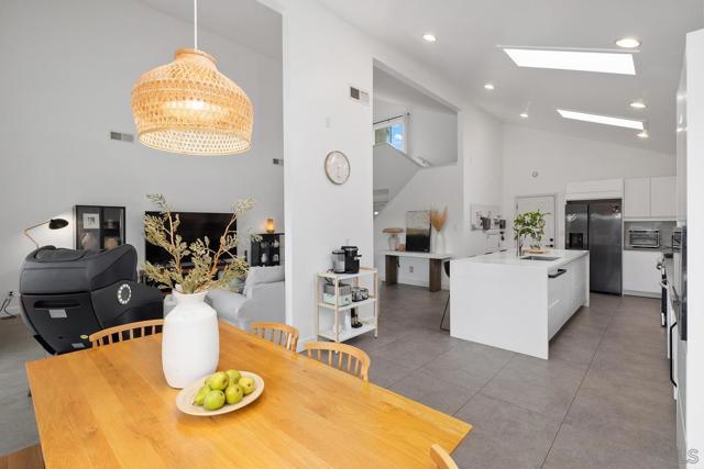 7614 Volclay Dr, San Diego CA: https://media.crmls.org/mediaz/e1bff6e1-c79a-495c-b099-019d7405c68e.jpg