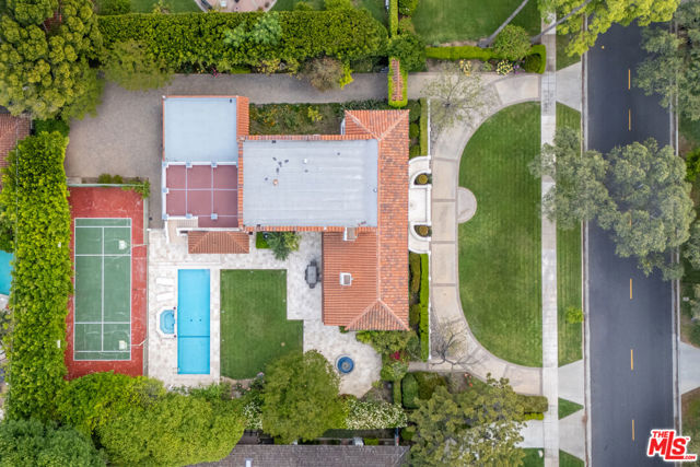 2086 S Oak Knoll Avenue, San Marino CA: https://media.crmls.org/mediaz/e1c01c65-1984-4d55-905c-2a973a1a7af3.jpg