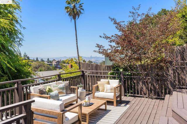 6314 Broadway Ter, Oakland CA: https://media.crmls.org/mediaz/e1c05c8a-8522-4969-b440-ece57ff7c508.jpg