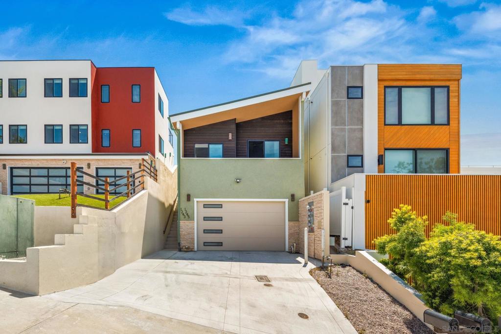 1243 Van Nuys St