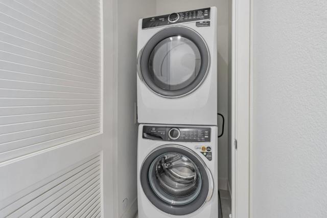1251 Verano Road, Mountain View CA: https://media.crmls.org/mediaz/e1c0b0e8-26db-4785-8139-7b1289f976bc.jpg