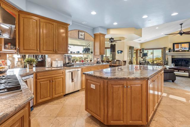 Detail Gallery Image 4 of 21 For 28623 Willow Park, Escondido,  CA 92026 - 4 Beds | 3 Baths