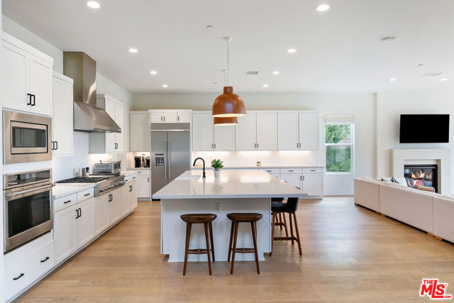 21316 Poema Place, Chatsworth CA: https://media.crmls.org/mediaz/e1c0e9a8-8de0-40b3-a8dd-2636169b36bc.jpg