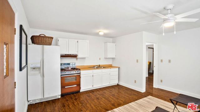 6155 Poppy Peak Drive, Los Angeles CA: https://media.crmls.org/mediaz/e1c12df0-1339-4225-bf01-7eed9a46acd0.jpg